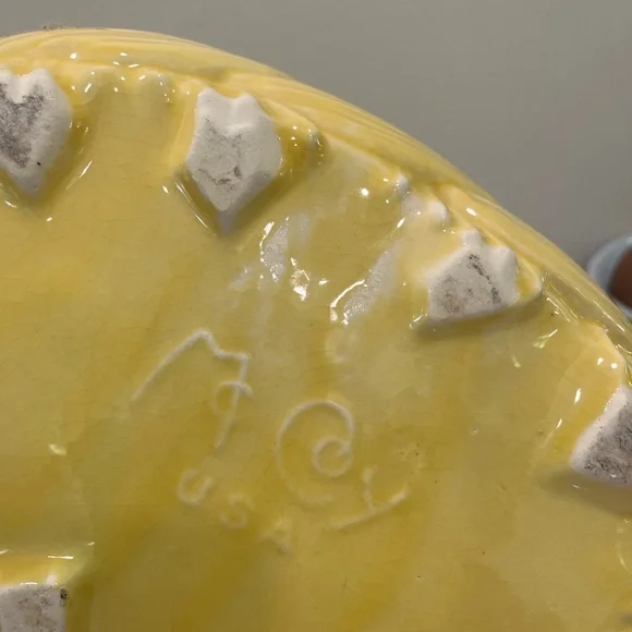 Vintage McCoy Yellow Pottery Bowl | Leaf & Swirl Design | Mid-Century Modern MCM - Picture 4 of 8